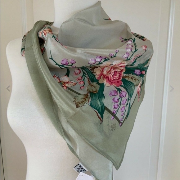 Artisan 100% silk scarf - Picture 3 of 4